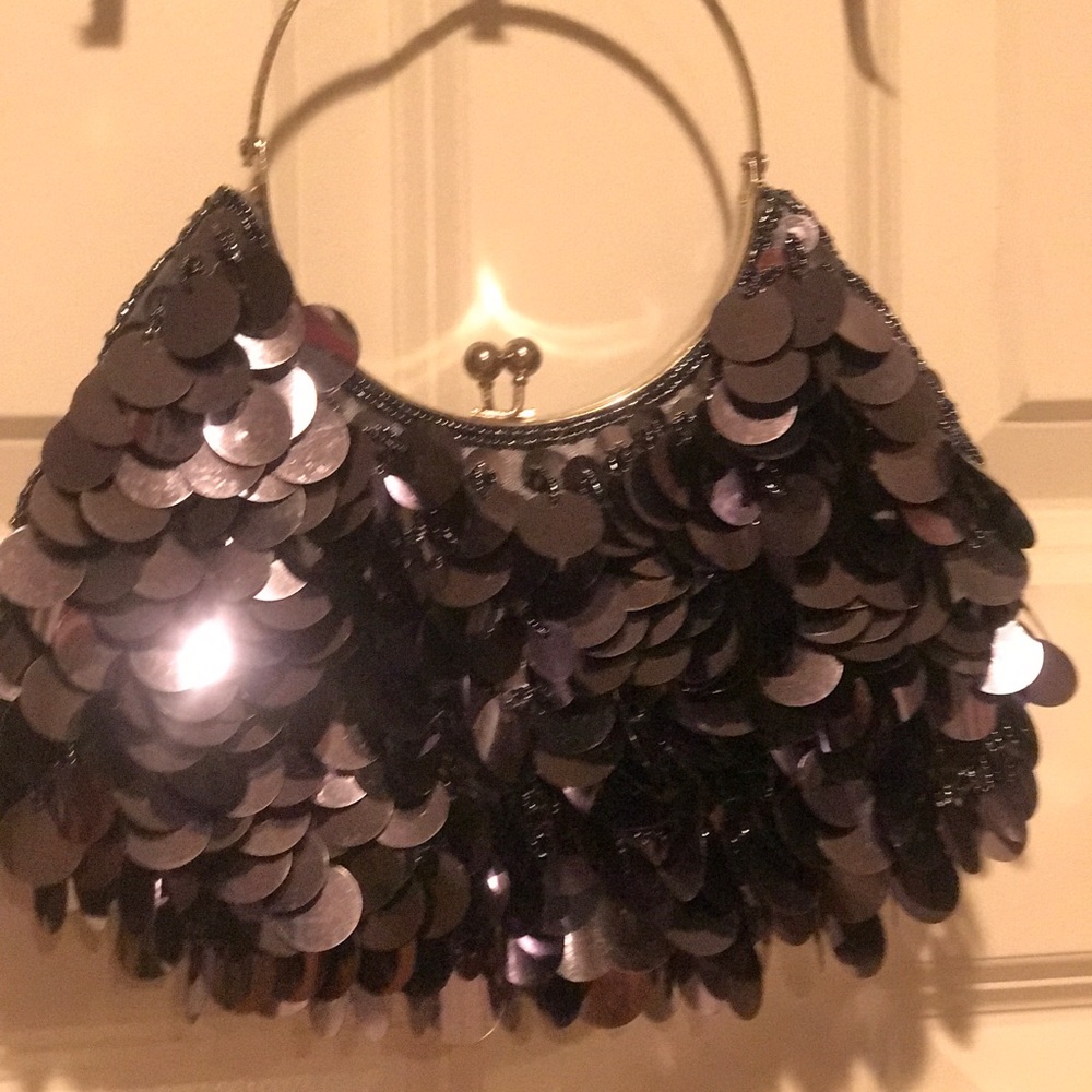Sequin clutch